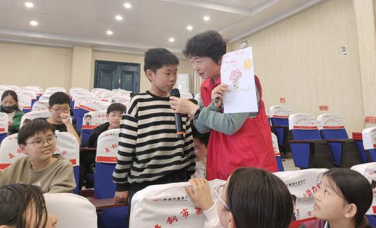舞钢市：心理关爱入校园　呵护身心助成长