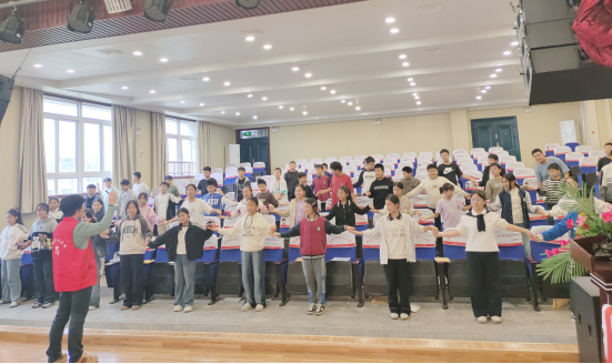 舞钢市：心理关爱入校园　呵护身心助成长