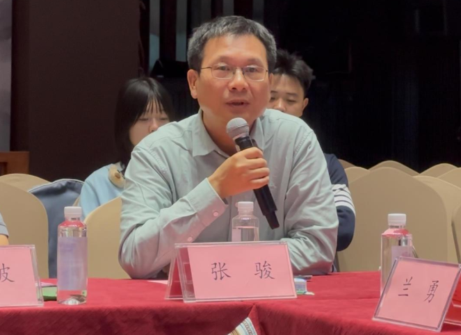 全国首部青少年心理健康疗愈舞台剧《这不是儿戏》成都首演