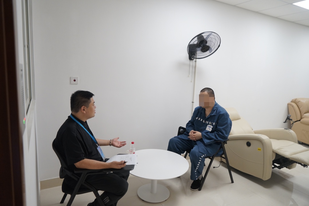 情绪不再“爆仓”!认知重构搭建高墙里的“心灵灯塔”