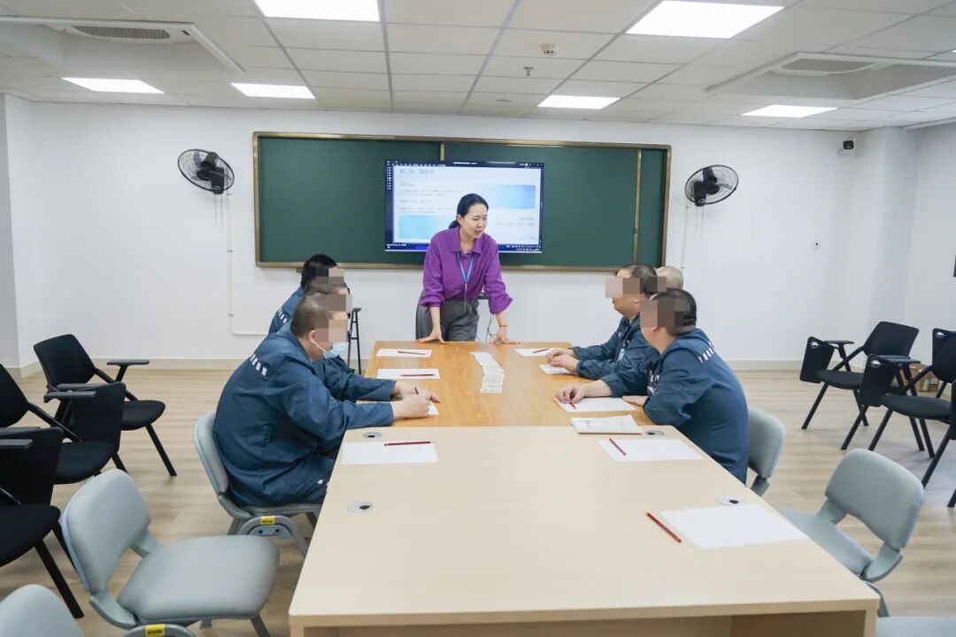 情绪不再“爆仓”!认知重构搭建高墙里的“心灵灯塔”